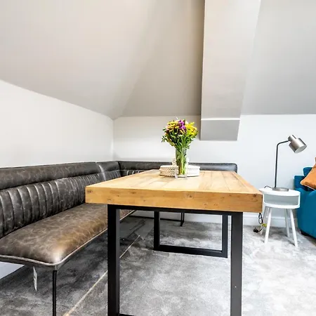 11 - Bootham House شقة